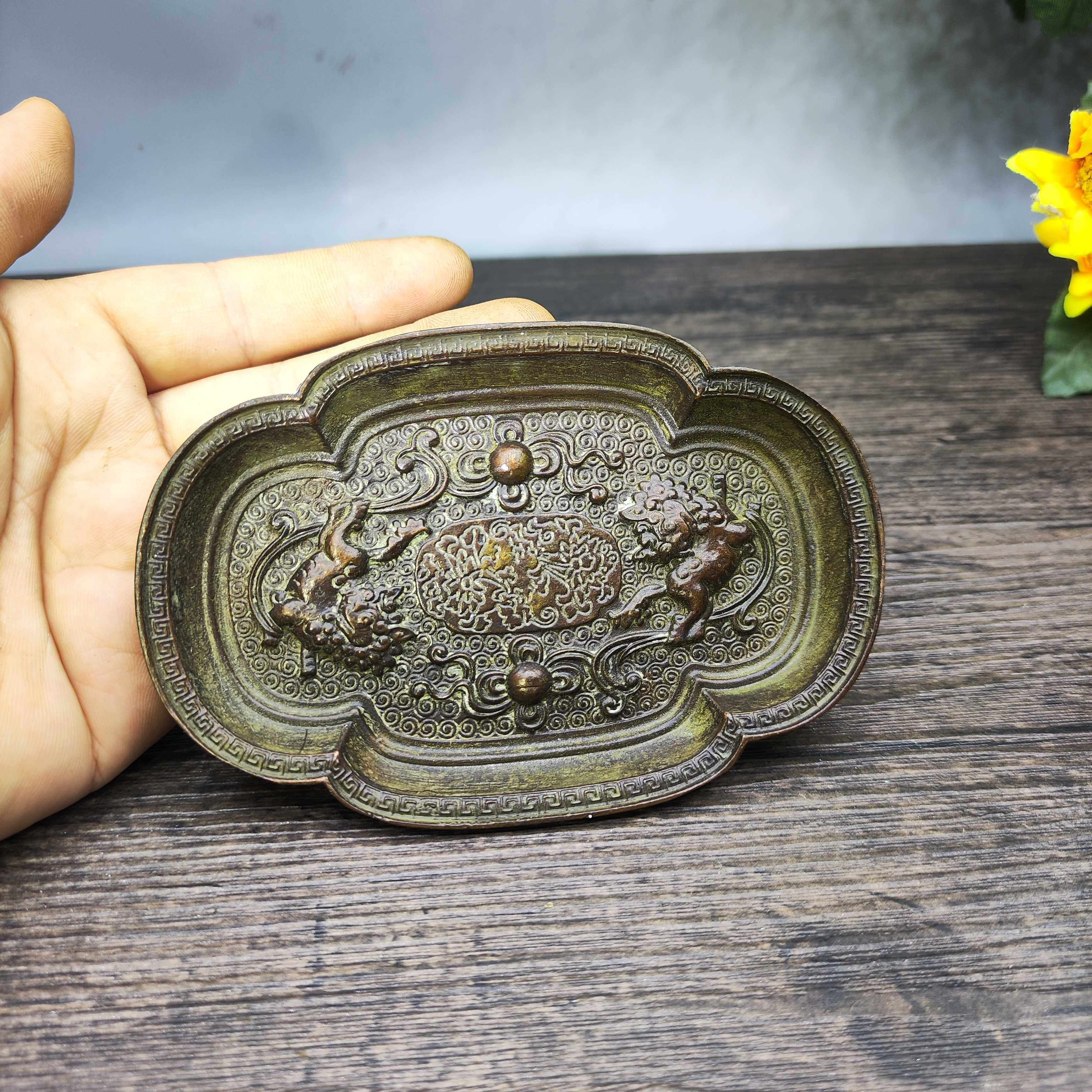 Vintage Brass Lion Playing Bal - Vintage Collectible Ashtrays reseña y precio