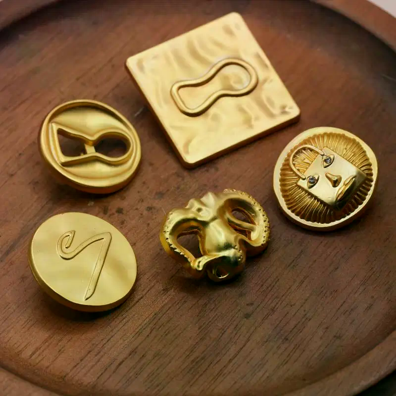 Vintage Metal Button Artistic  - Vintage Collectible Buttons reseña y precio