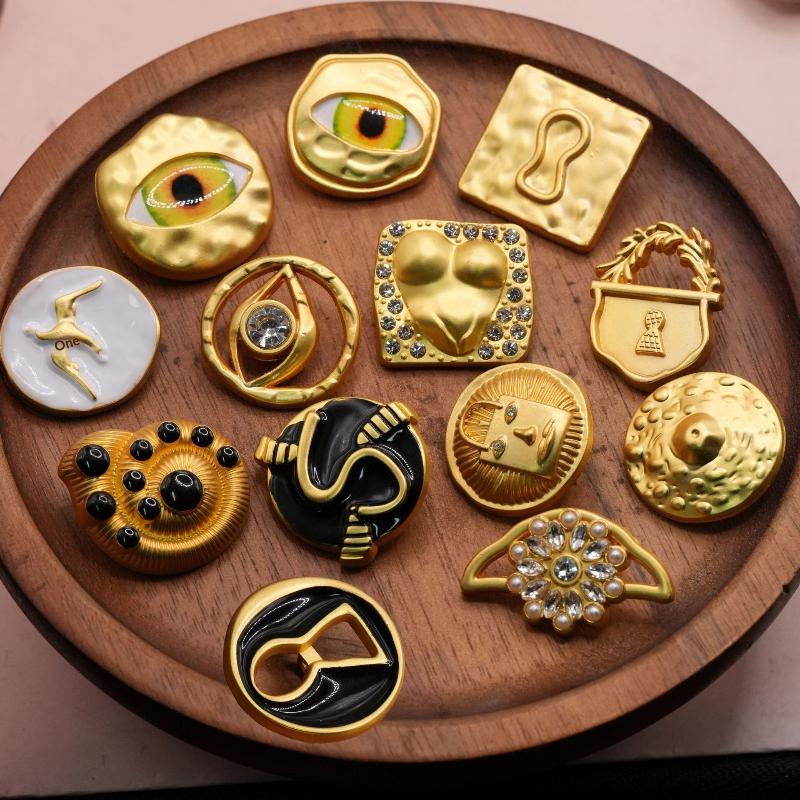 Vintage Metal Button Artistic  - Vintage Collectible Buttons reseña y precio