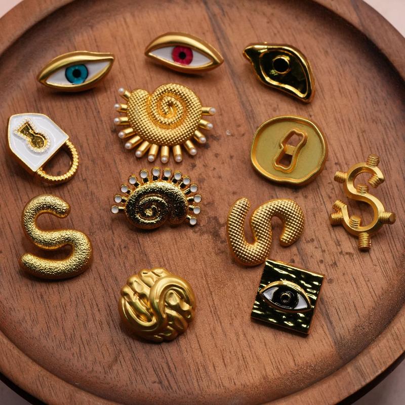 Vintage Metal Button Artistic  - Vintage Collectible Buttons reseña y precio