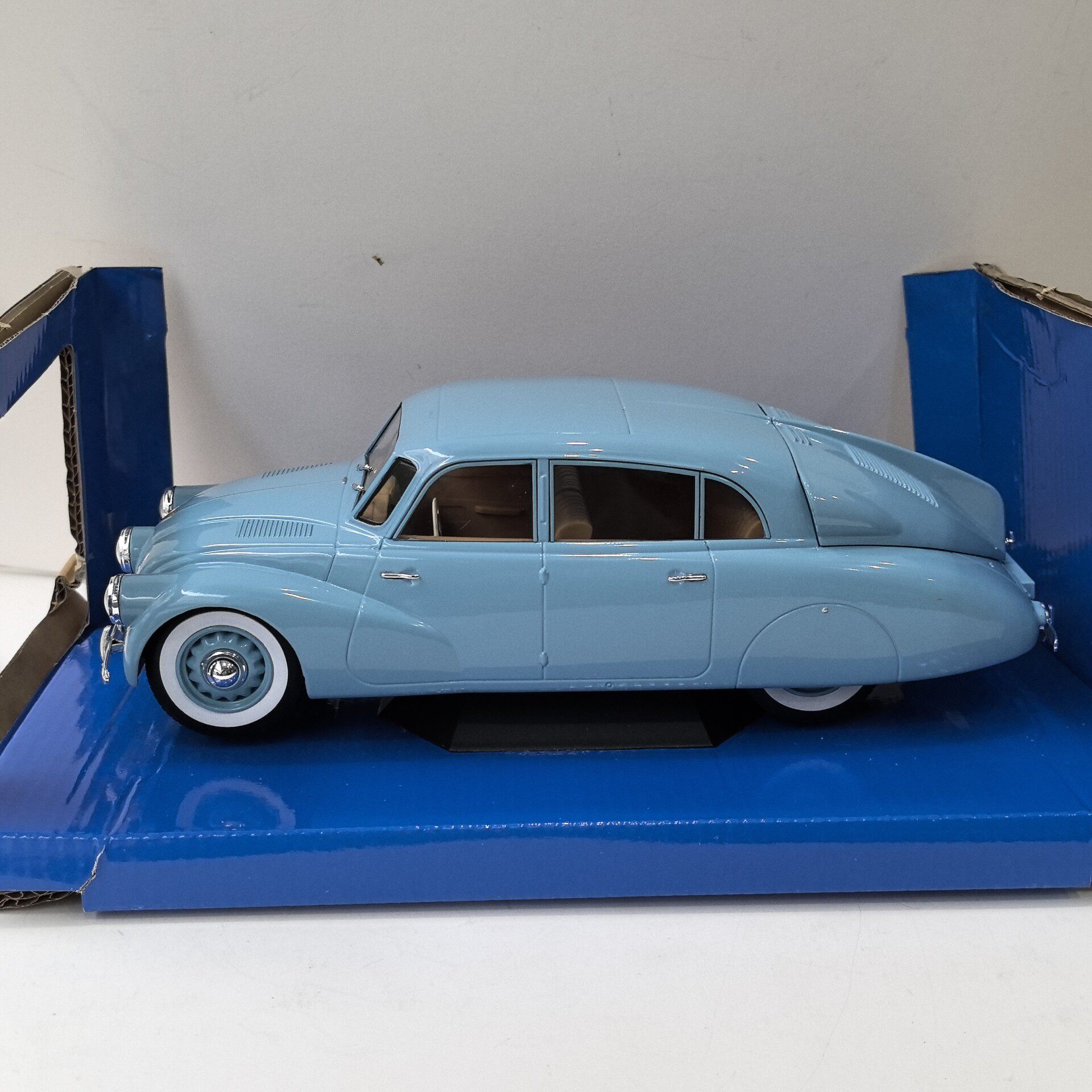 MCG Diecast 1/18 Scale TATRA 8 - Vintage Collectibles reseña y precio